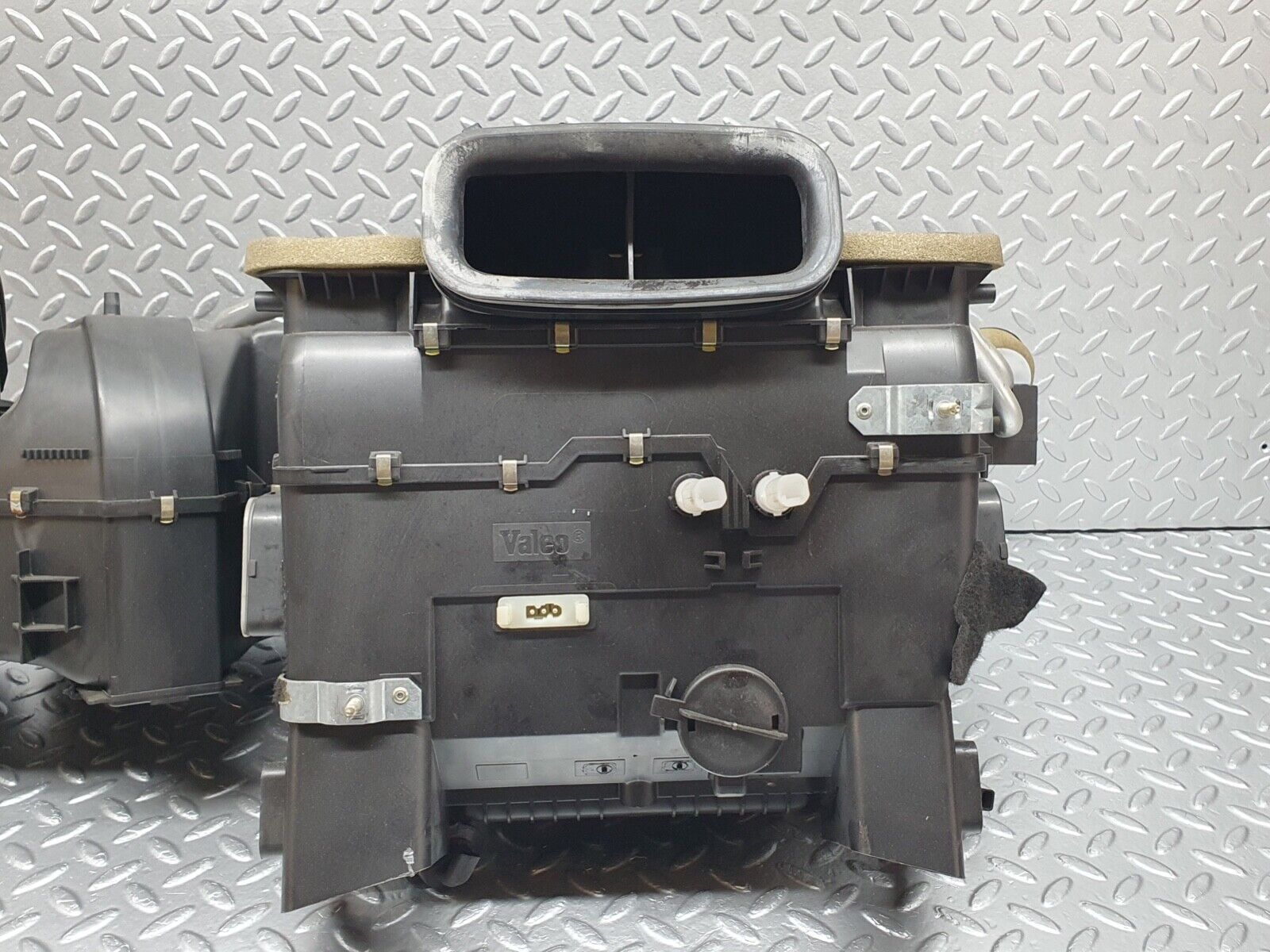 41995 Mercedes-Benz W202 C200 Heater Box Blower Housing Valeo 2028303962
