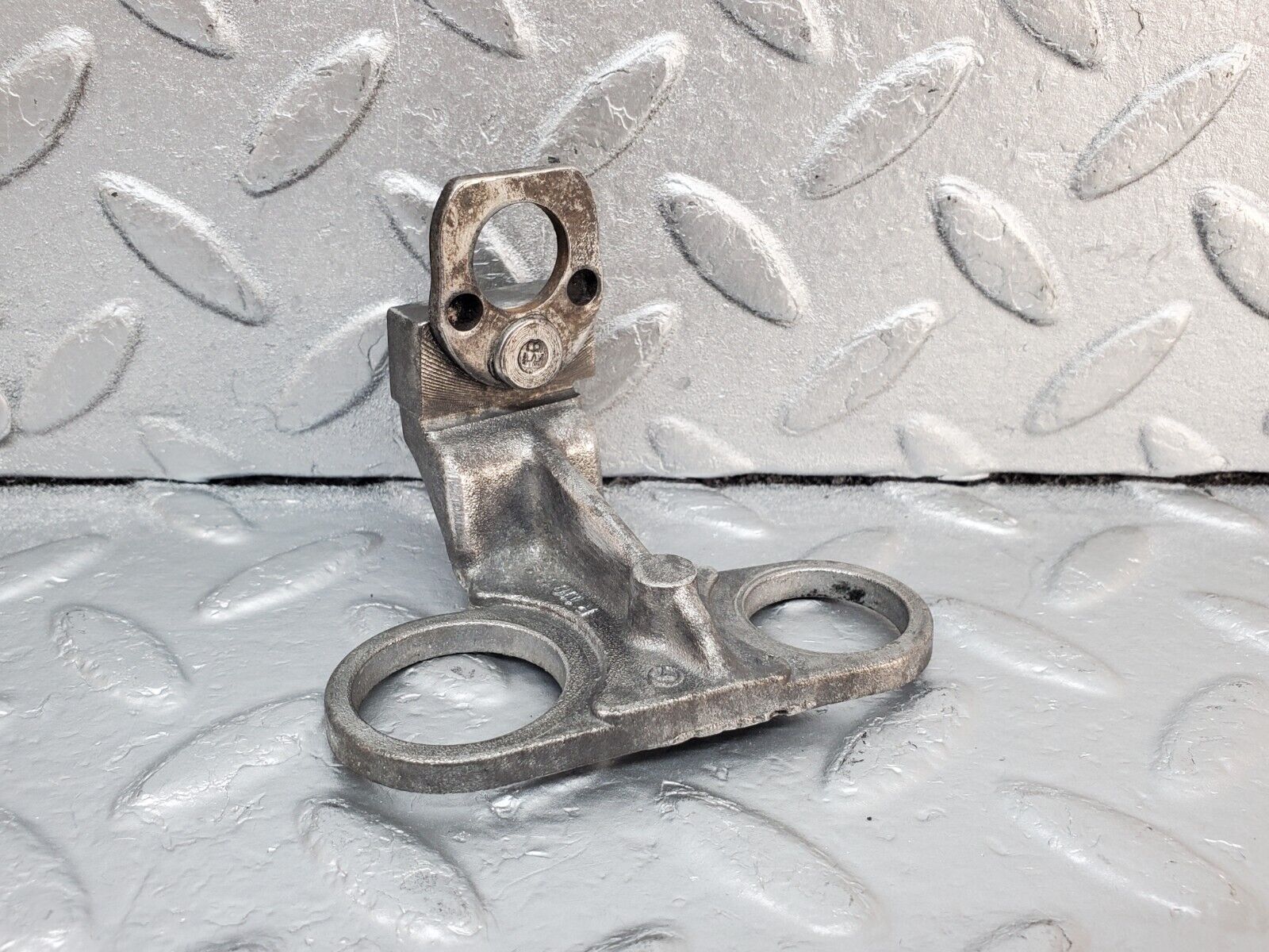 45407 Mercedes-Benz 280E M110.983 Crankshaft Sensor Holder Bracket 1101530440