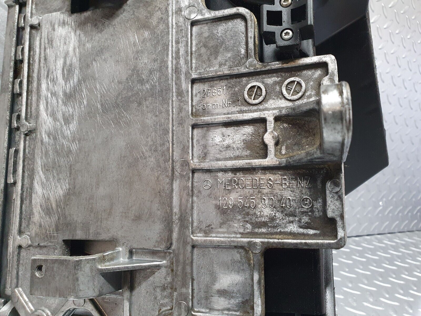 42594 Mercedes-Benz R129 320SL Coupe ECU Control Unit Housing 1295400667 1295400482 1295400724