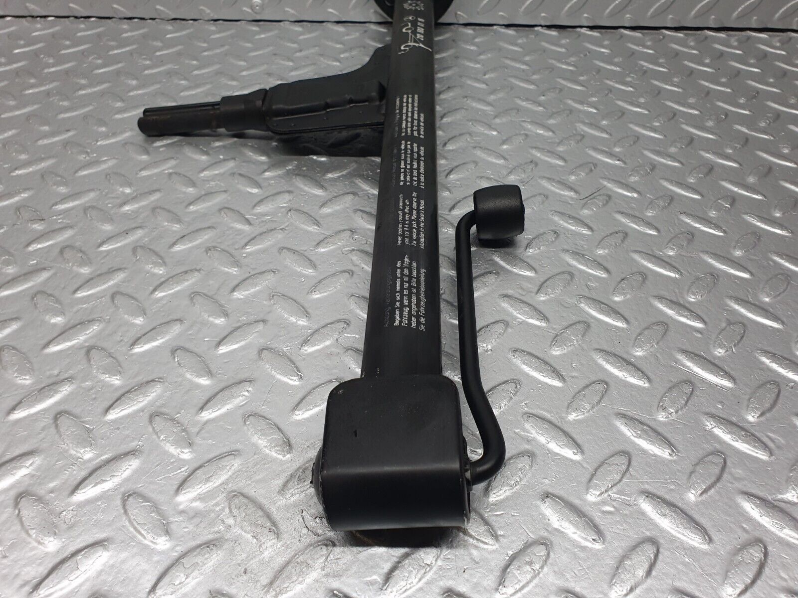 41785 Mercedes-Benz W202 C200 Car Jack 2105830115