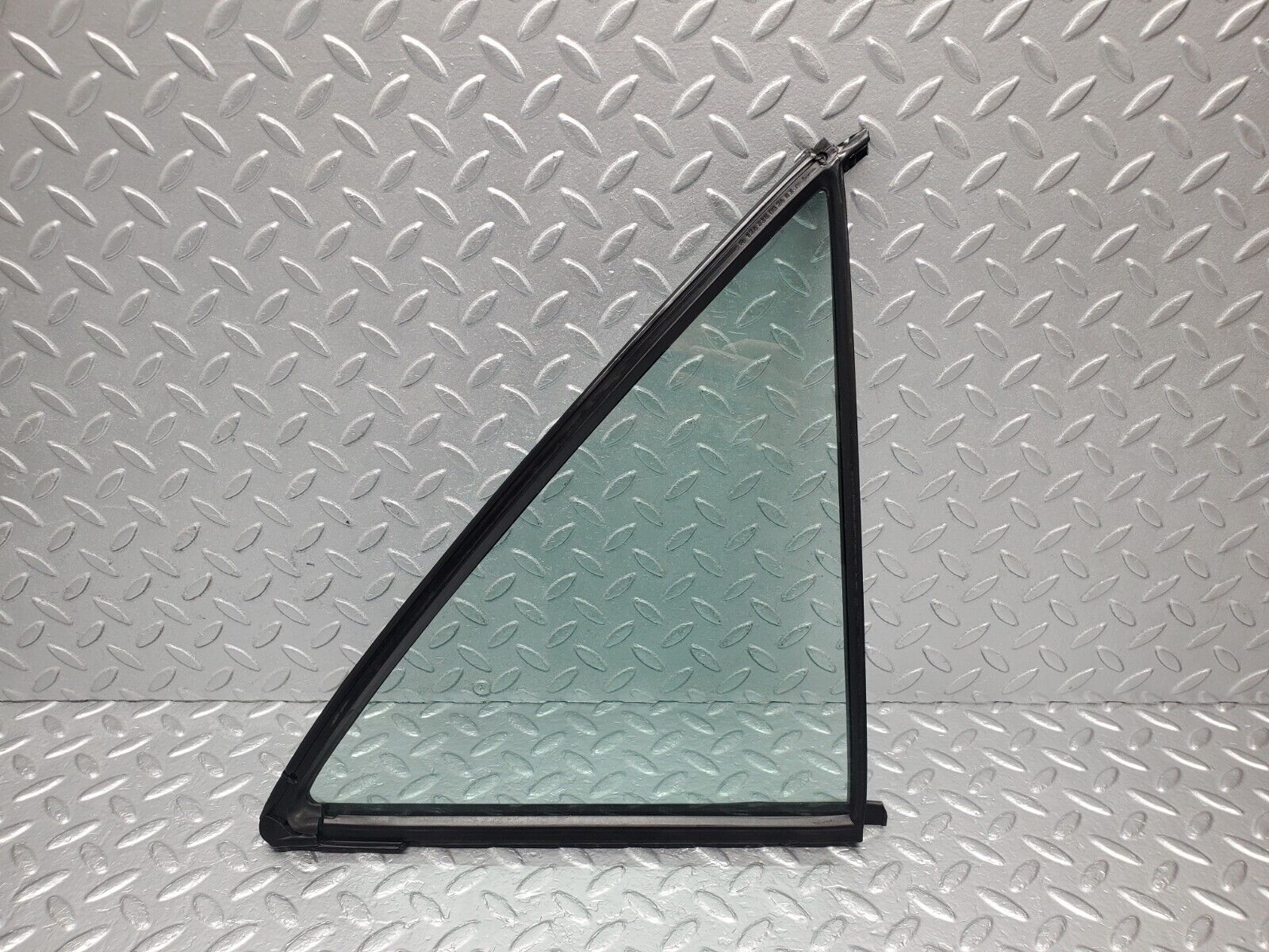 46249 Mercedes-Benz W124 280E Rear Right Quarter Window Glass 1247350624
