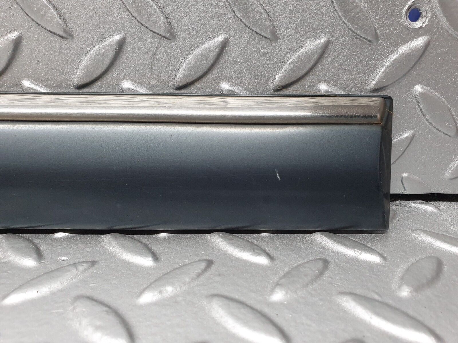 41804 Mercedes-Benz W202 C200 Front Right Door Centre Moulding Trim 2026909462