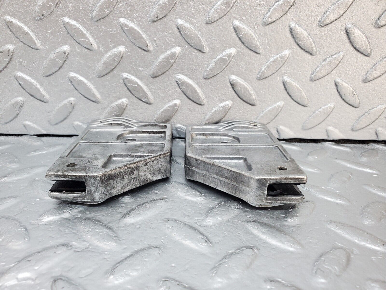 45025 Mercedes-Benz R129 300SL Coupe Door Window Guide Bracket 1247250132 1247250232