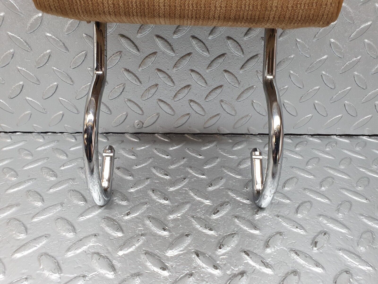 41726 Mercedes-Benz W124 200E Rear Headrest