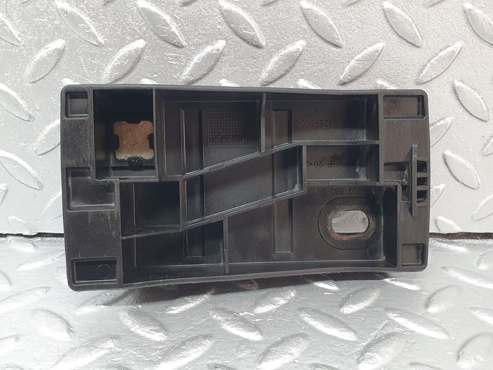 41748 Mercedes-Benz W202 C200 Rear Bumper Bracket 2028800630