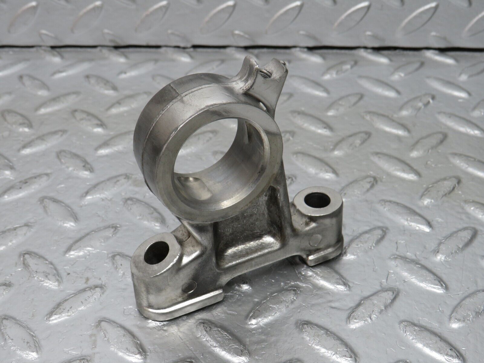 32993 Mercedes-Benz C107 R107 350 V8 Camshaft Tower Bearing 1160511810