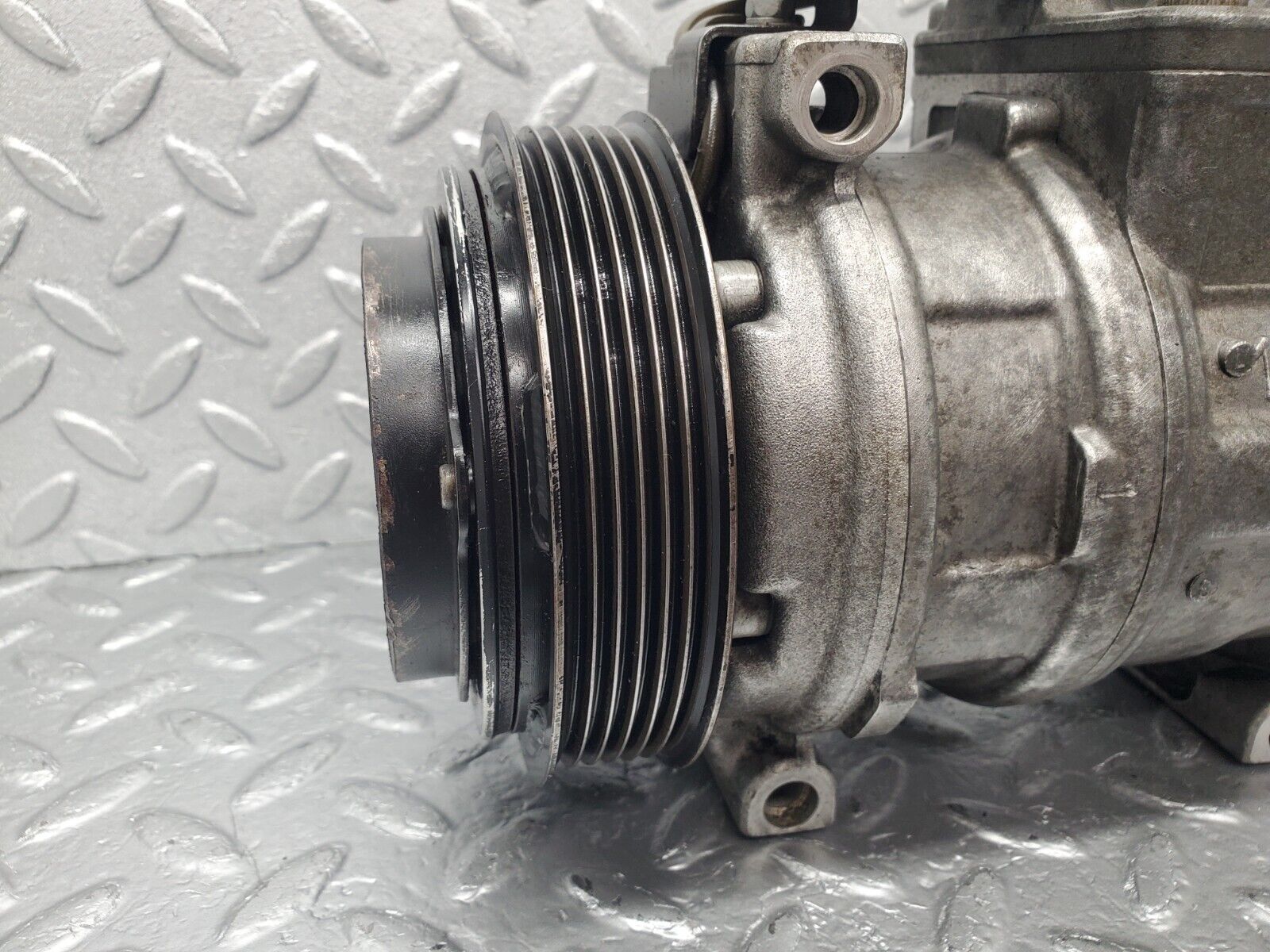 46163 Mercedes-Benz W124 280E Air Conditioning Compressor Denso 0002340111 0002344603 0002300511