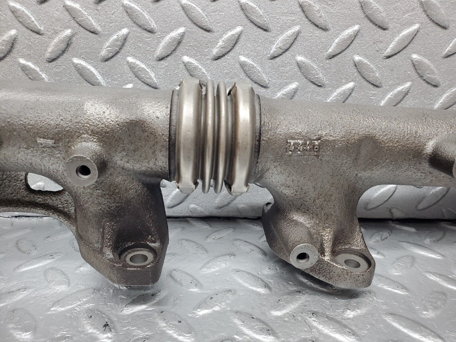 45919 Mercedes-Benz W126 420SE Exhaust Manifold Left 1161422302