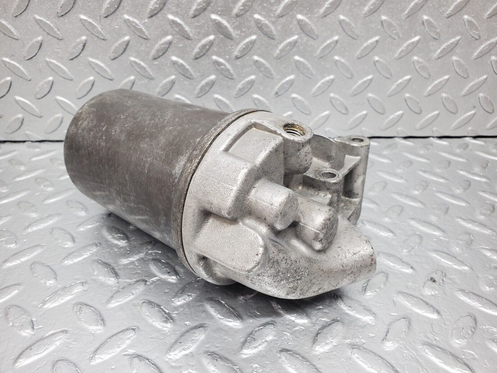 45435 Mercedes-Benz 280E M110.988 Oil Filter Housing 1101801502 0011846525