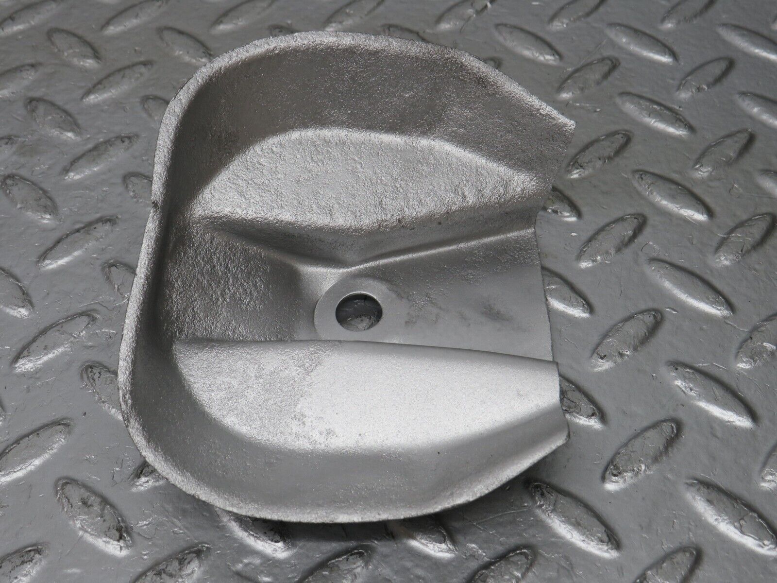 33034 Mercedes-Benz C107 R107 350 V8 Engine Mount Bracket