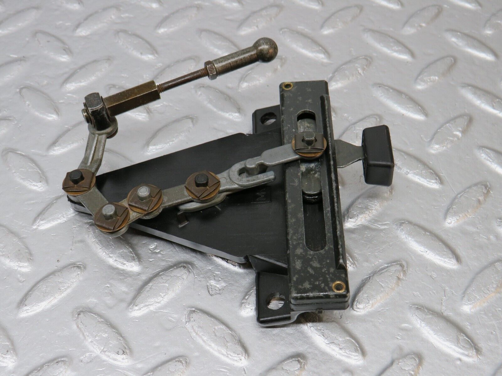 39834 Mercedes-Benz R107 350SL Air Vent Control Lever Centre