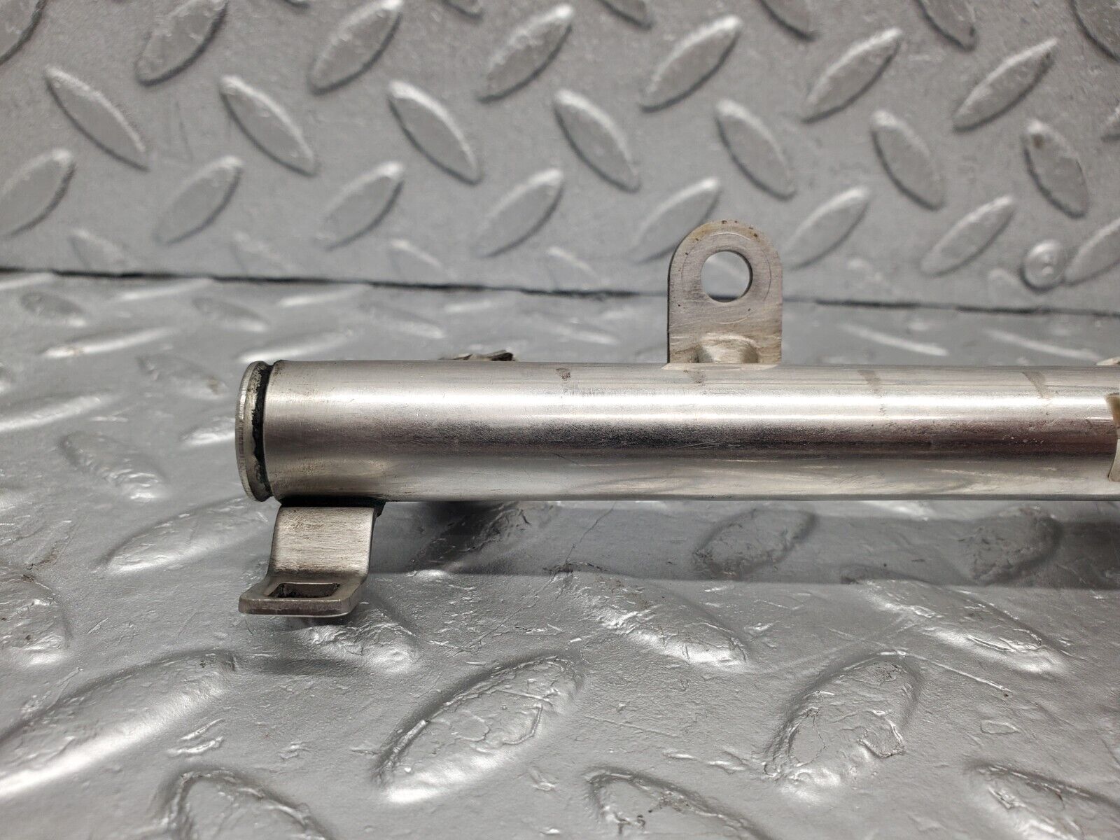 46809 Mercedes-Benz R129 320SL Coupe Fuel Injector Rail 0280151038 1120700095