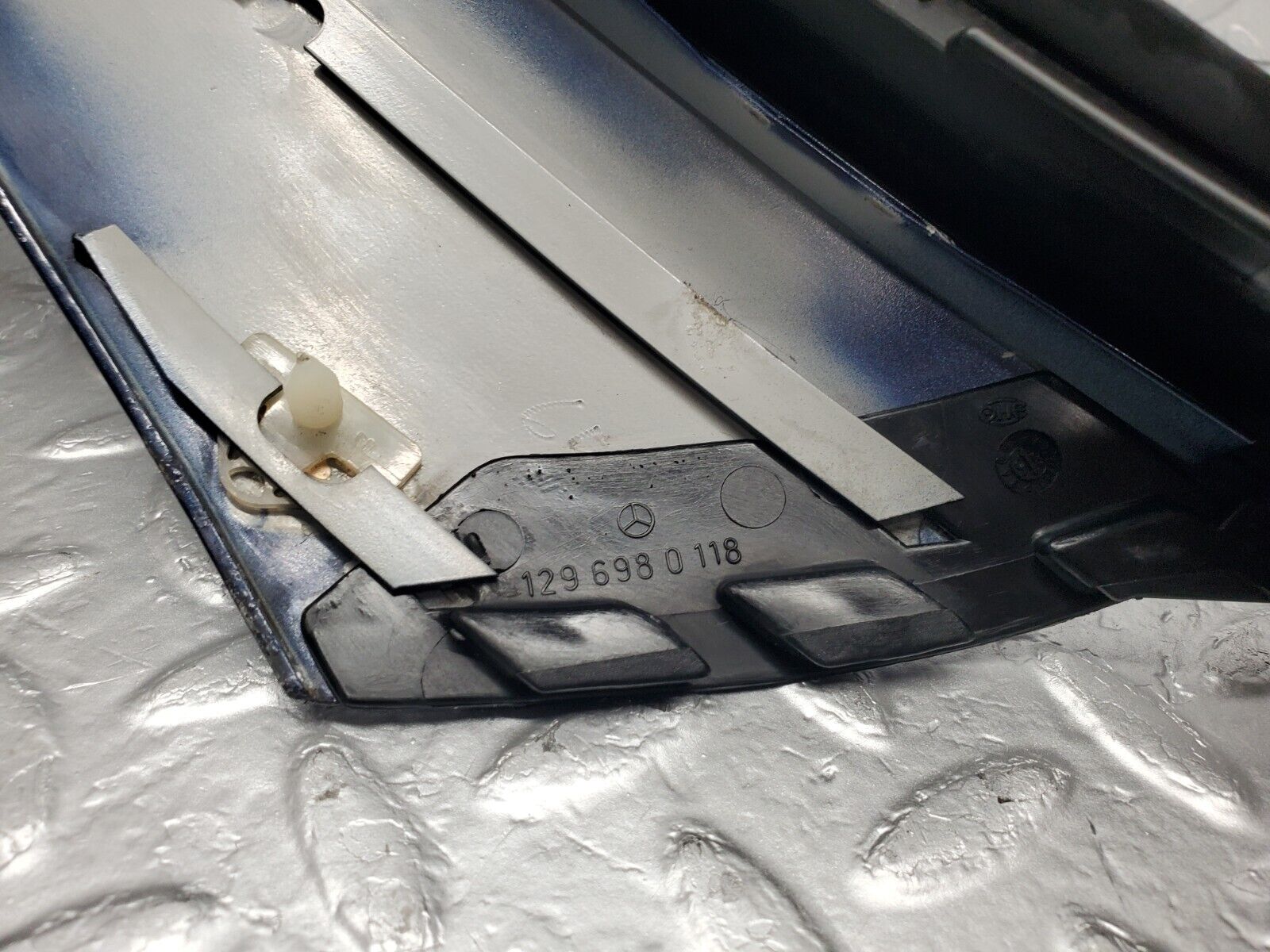 46758 Mercedes-Benz R129 320SL Coupe A Pillar Exterior Trim Left 1296980118 1296980198