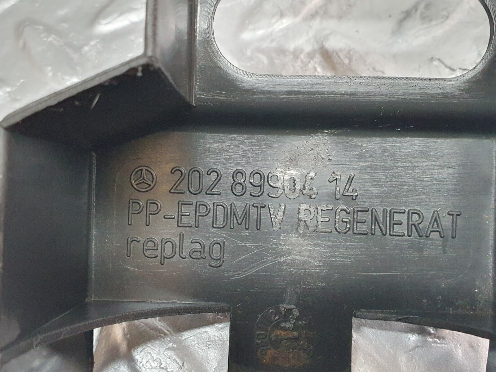 41737 Mercedes-Benz W202 C200 Car Jack Holder Cover 2028990414