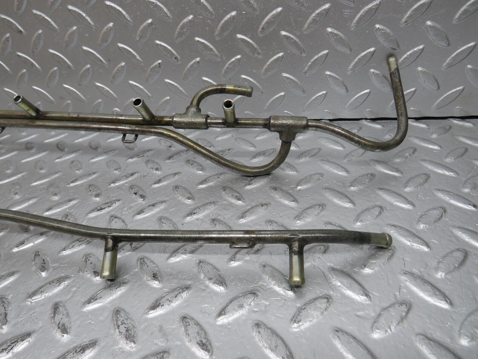 32817 Mercedes-Benz C107 R107 350 V8 Fuel Injector Rail Pipe