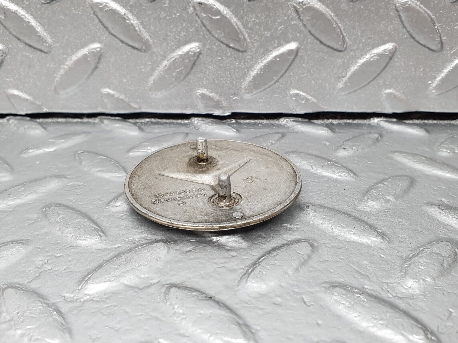 42539 Mercedes-Benz R129 320SL Coupe Bonnet Badge Emblem 1298880116