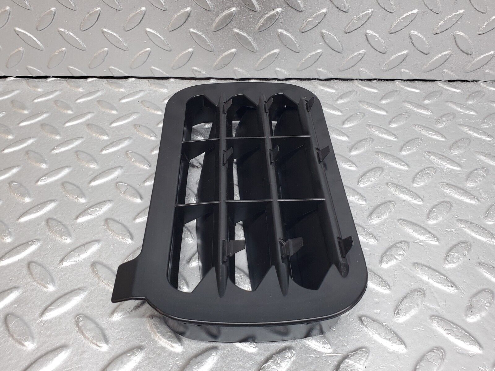 44735 Mercedes-Benz W124 220E Rear Air Intake Vent Left 1248370230 1248370242