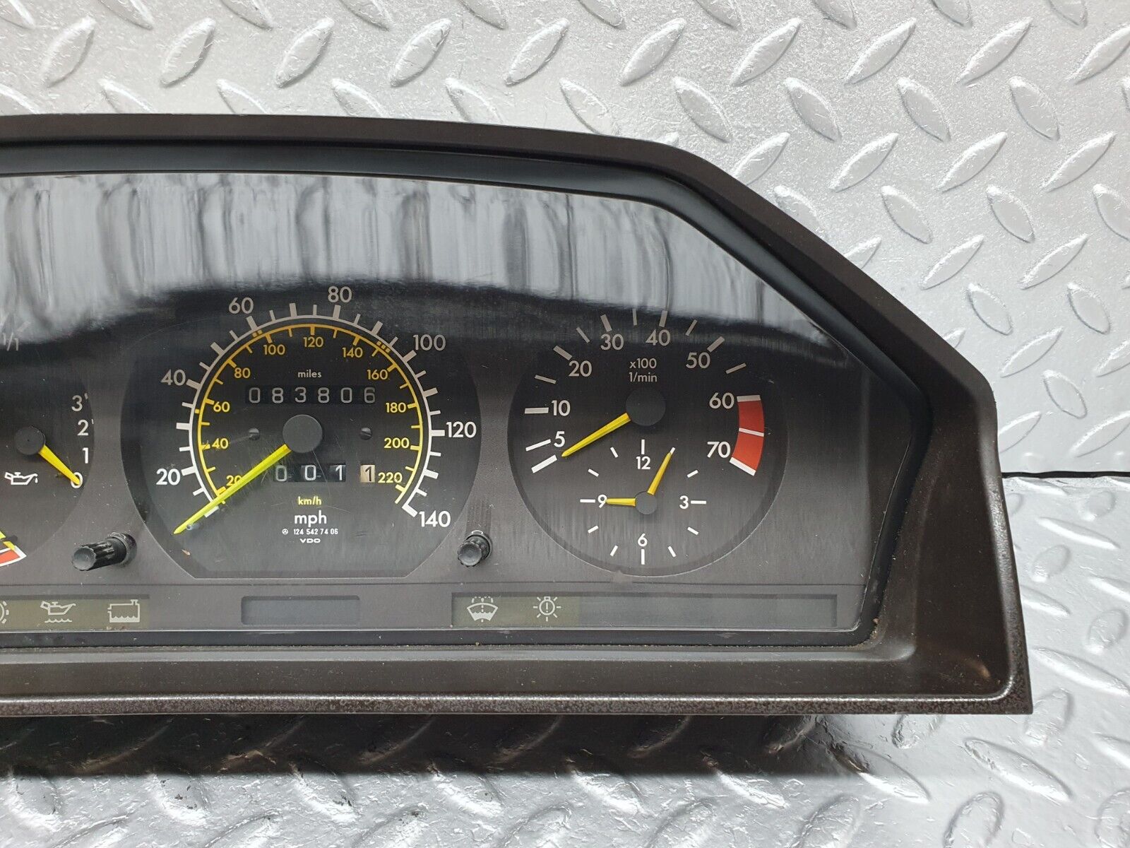 41389 Mercedes-Benz W124 200E Instrument Cluster 1245427406 1245409542