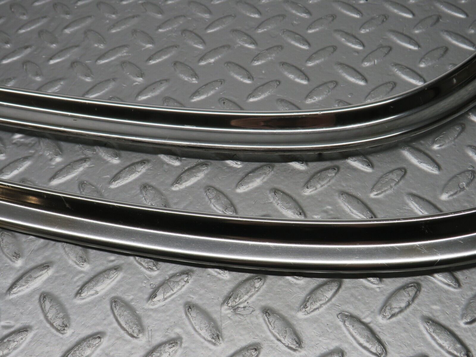 39864 Mercedes-Benz R107 350SL Soft Top Cover Chrome Trim