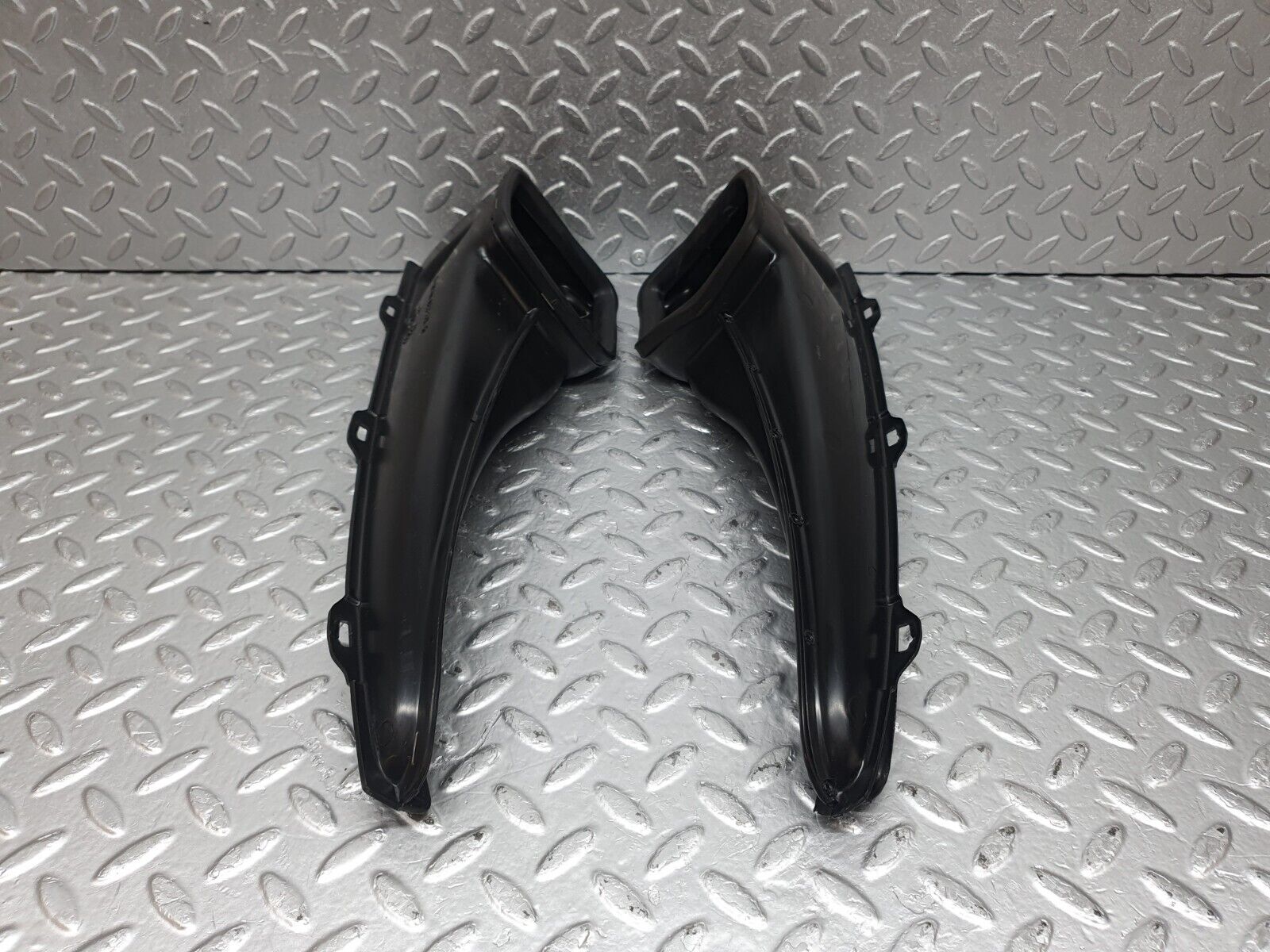 43886 Mercedes-Benz C123 230CE Coupe Air Duct Vent 2x 1238300219 1238300119