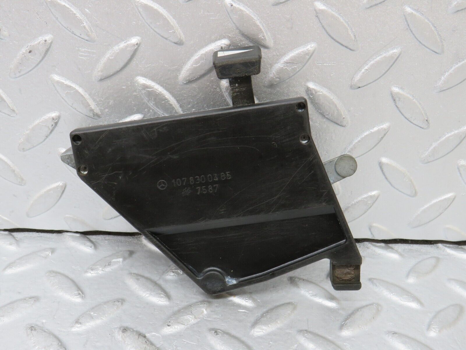 35540 Mercedes-Benz R107 280SL Air Vent Control Lever Right 1078300485