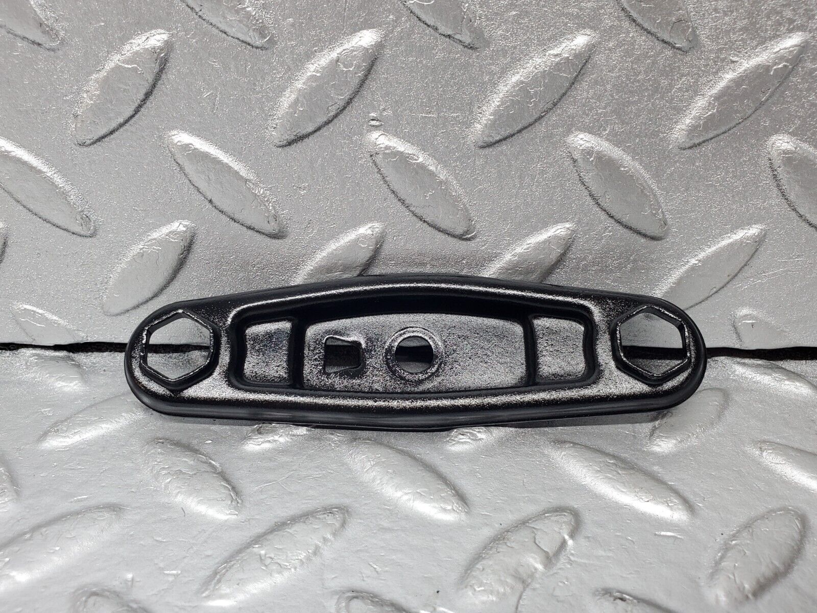 44490 Mercedes-Benz W123 280E Fuel Injector Bracket