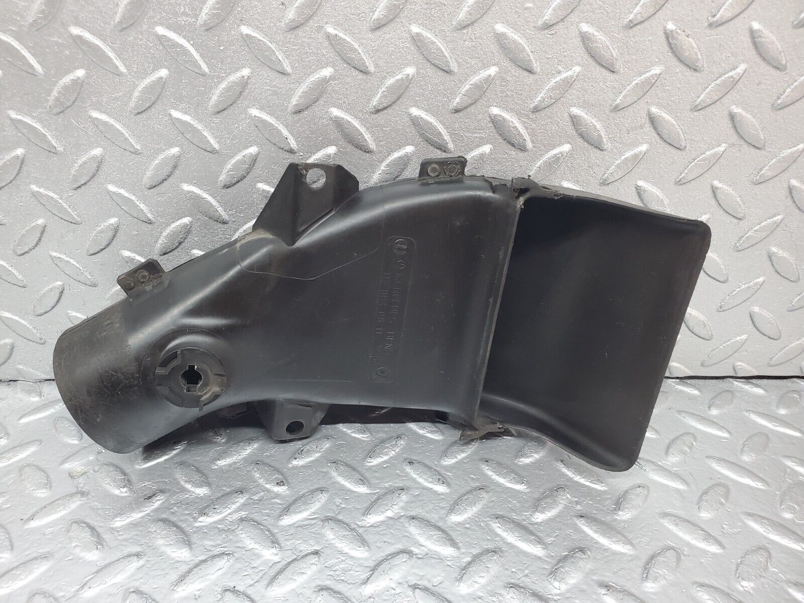 45570 Mercedes-Benz W126 420SE Air Intake Suction Pipe Right Side 1170940811