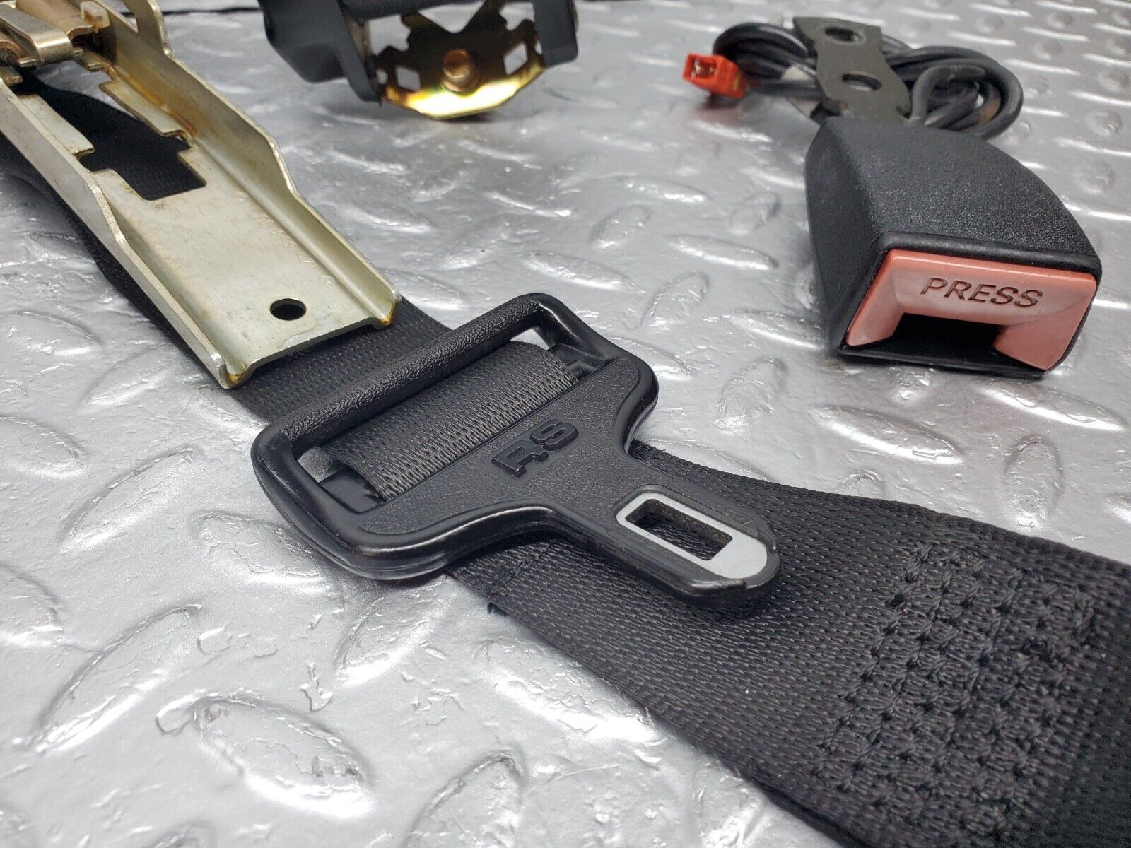 45863 Mercedes-Benz W126 420SE Front Right Seat Belt With Buckle 1268604086 1268680011 1268604096