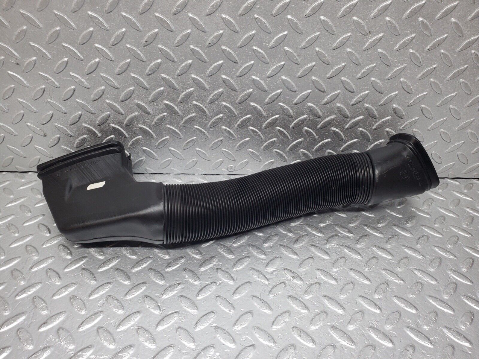 44585 Mercedes-Benz W124 220E Heater Pipe Air Pipe Right Side 1248320088