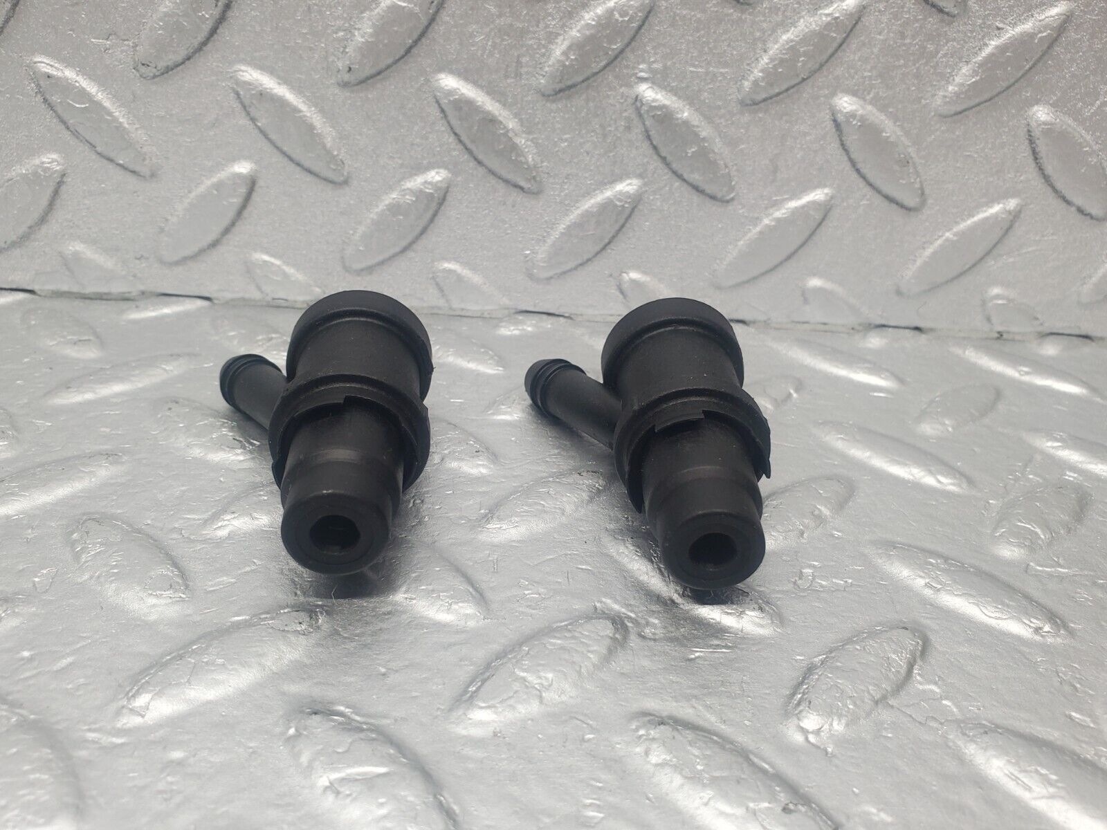 46038 Mercedes-Benz W126 420SE Fuel Injector Holder 2X