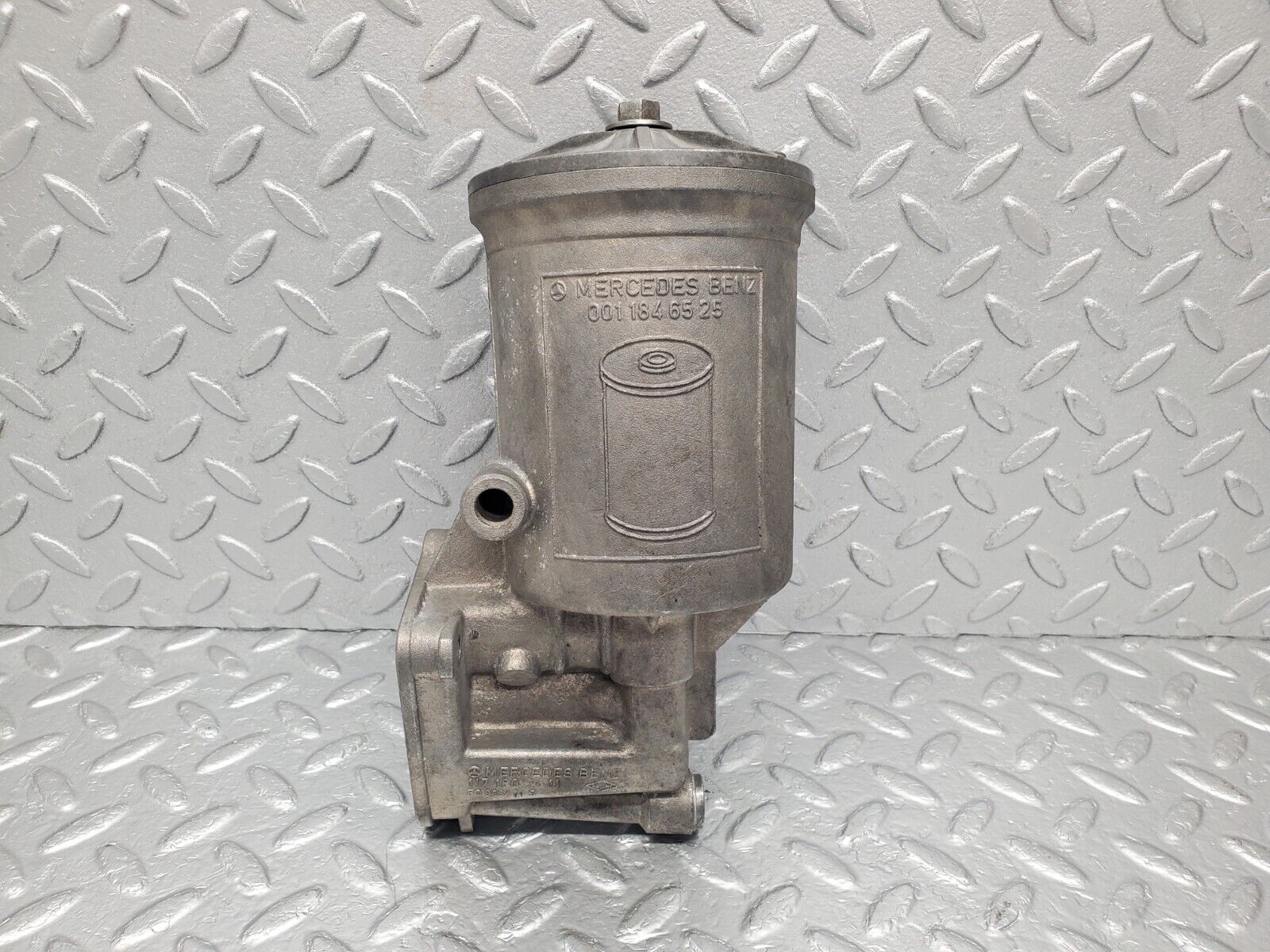 46093 Mercedes-Benz W126 420SE Oil Filter Housing 0011846525 1171802611