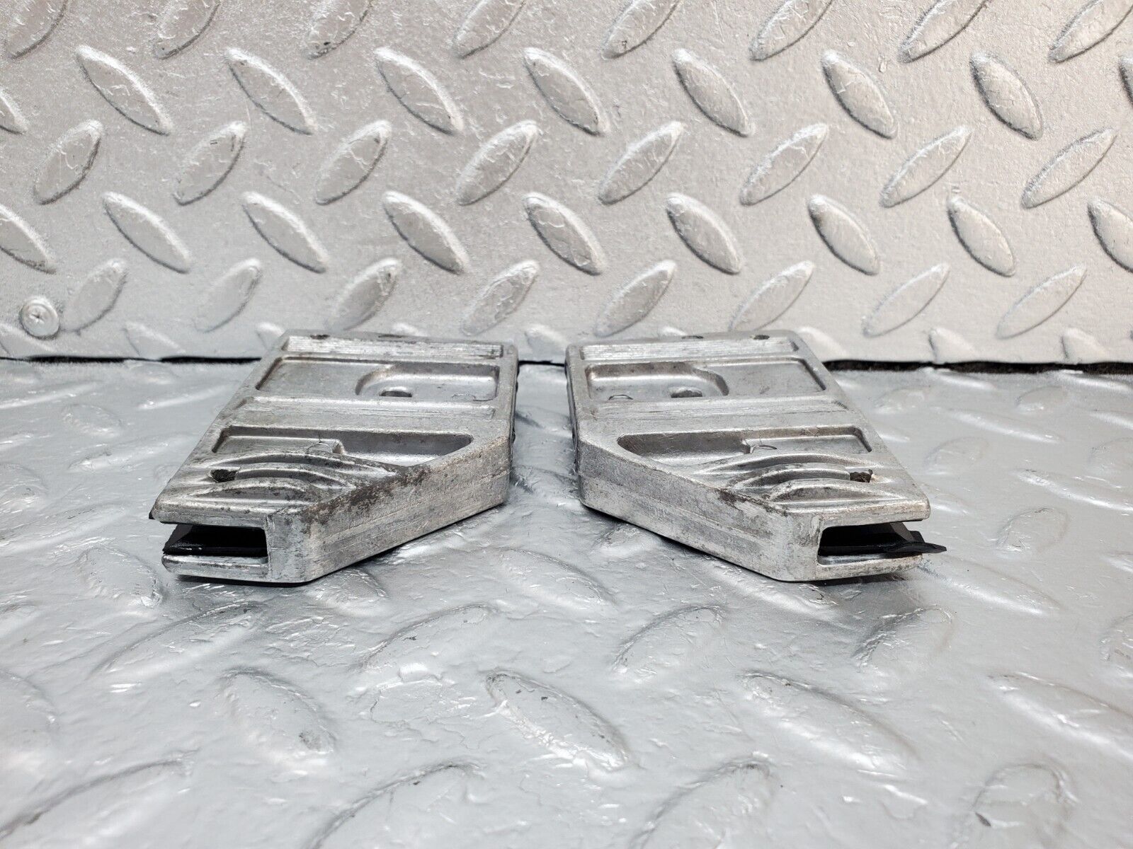 45024 Mercedes-Benz R129 300SL Coupe Door Window Guide Bracket 1247250132 1247250232