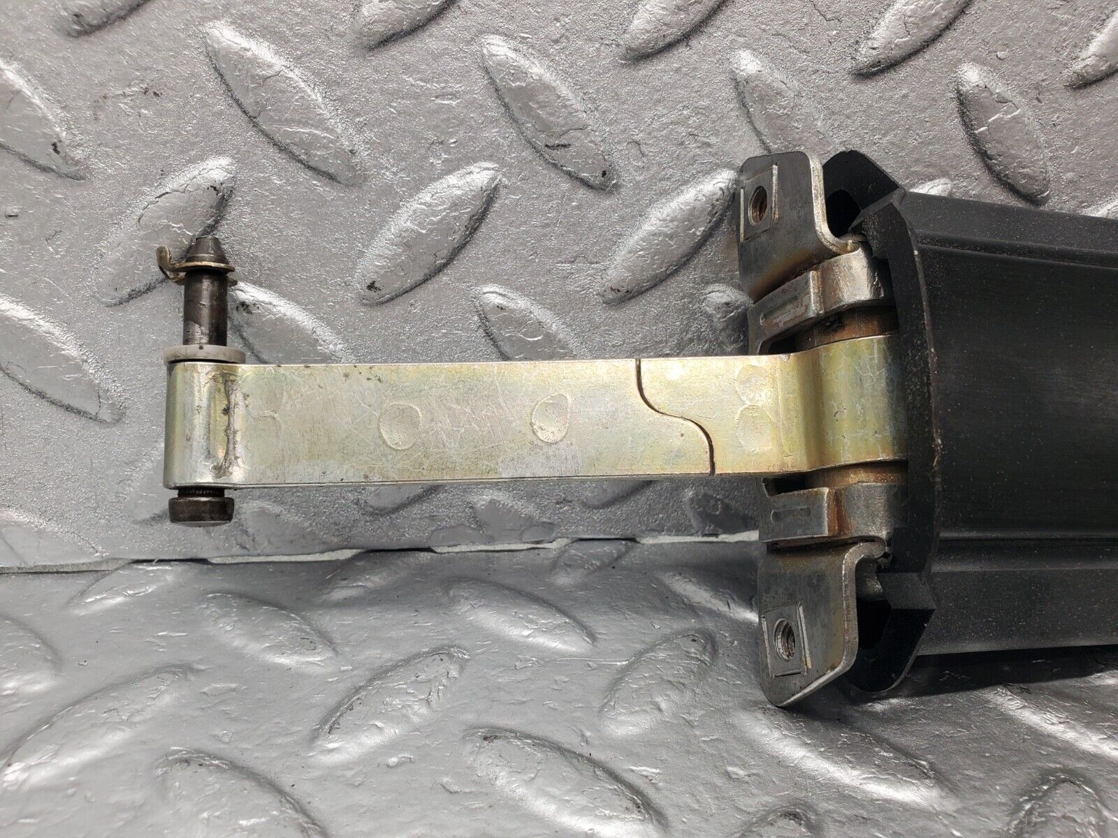 46139 Mercedes-Benz W124 Rear Right Door Safety Check Strap