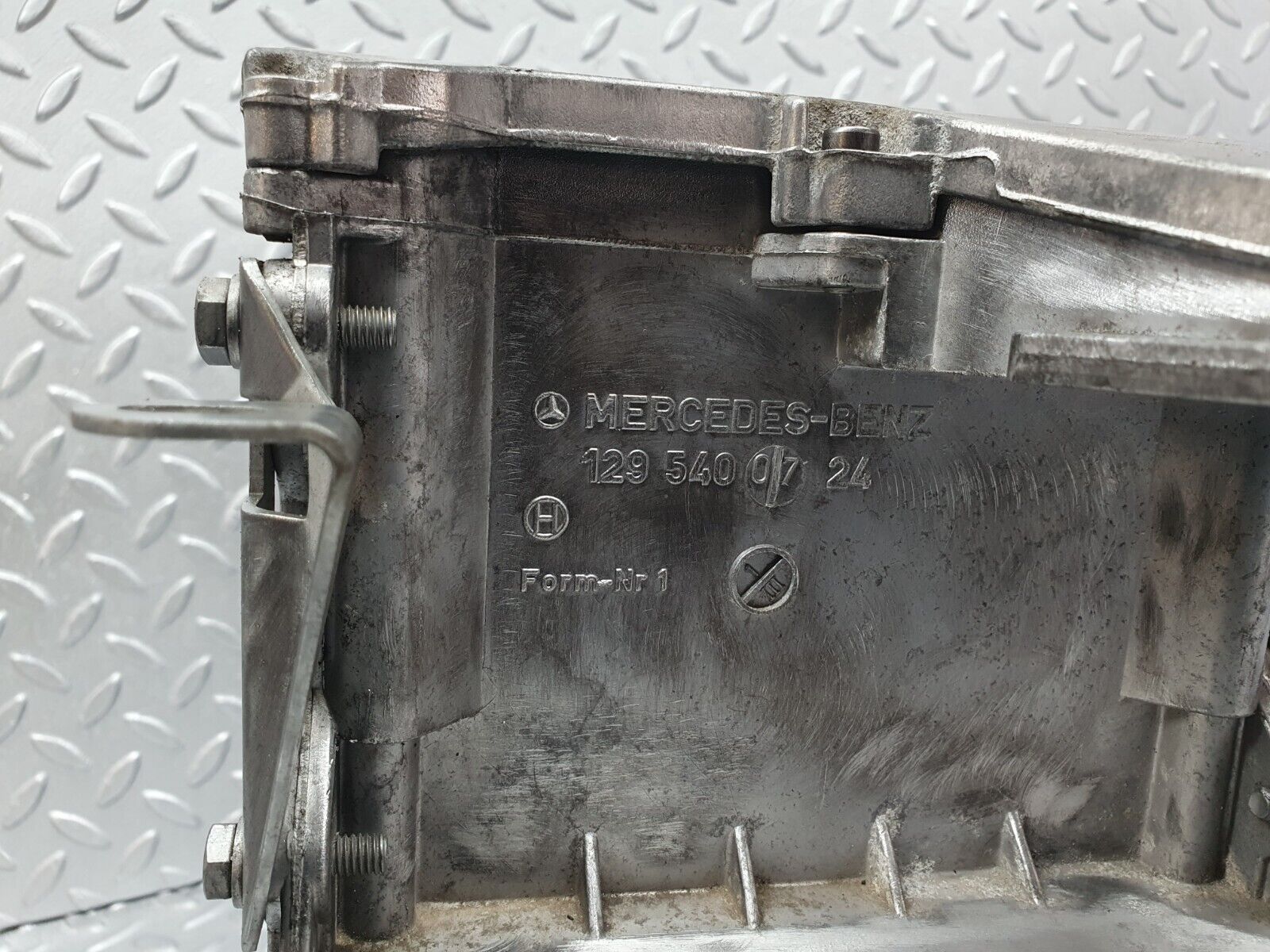 42594 Mercedes-Benz R129 320SL Coupe ECU Control Unit Housing 1295400667 1295400482 1295400724