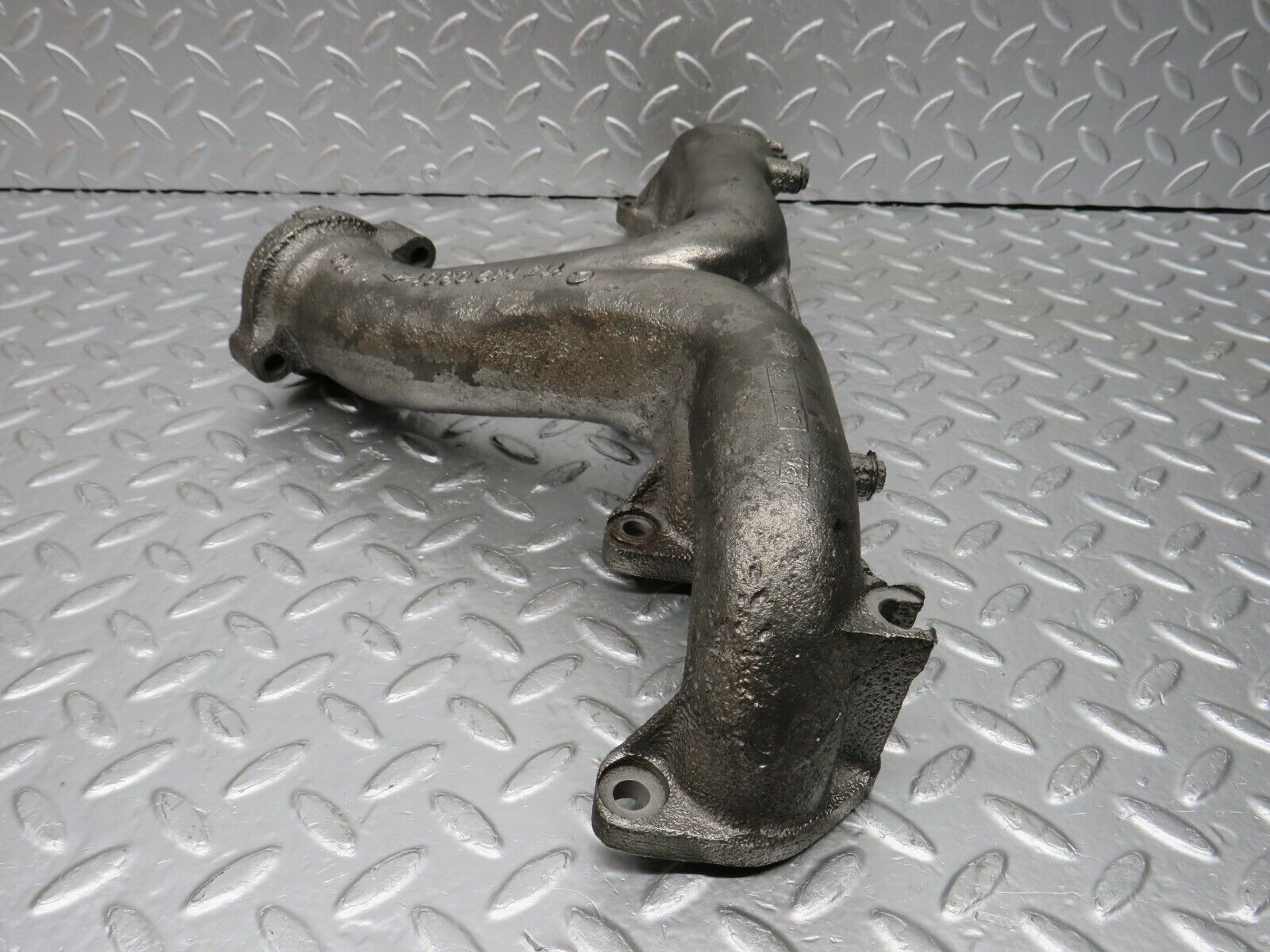 32962 Mercedes-Benz C107 R107 450 V8 Exhaust Manifold Right Side 1171420301