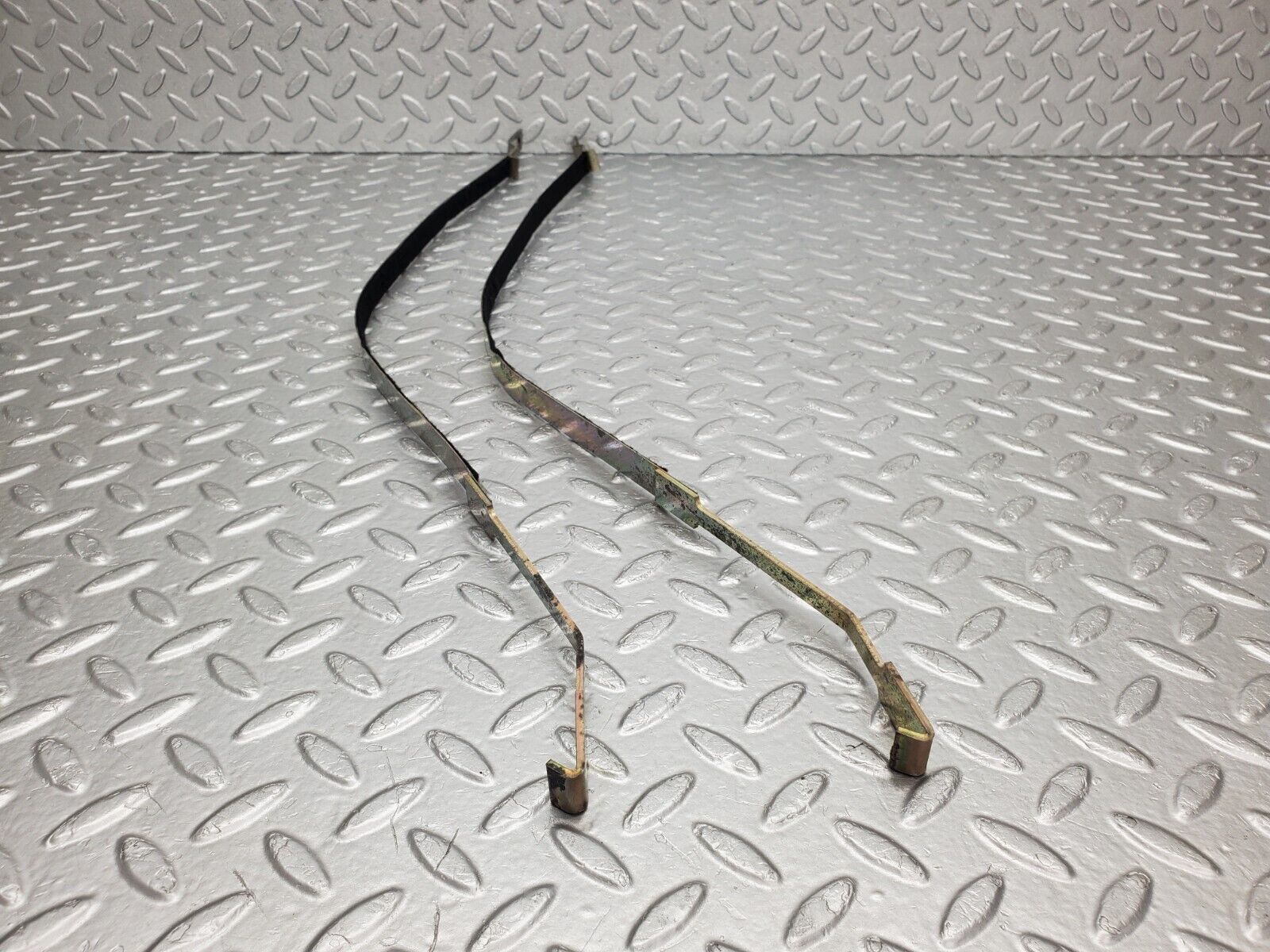 46077 Mercedes-Benz S123 200T Wagon Heater Box Holder Strap