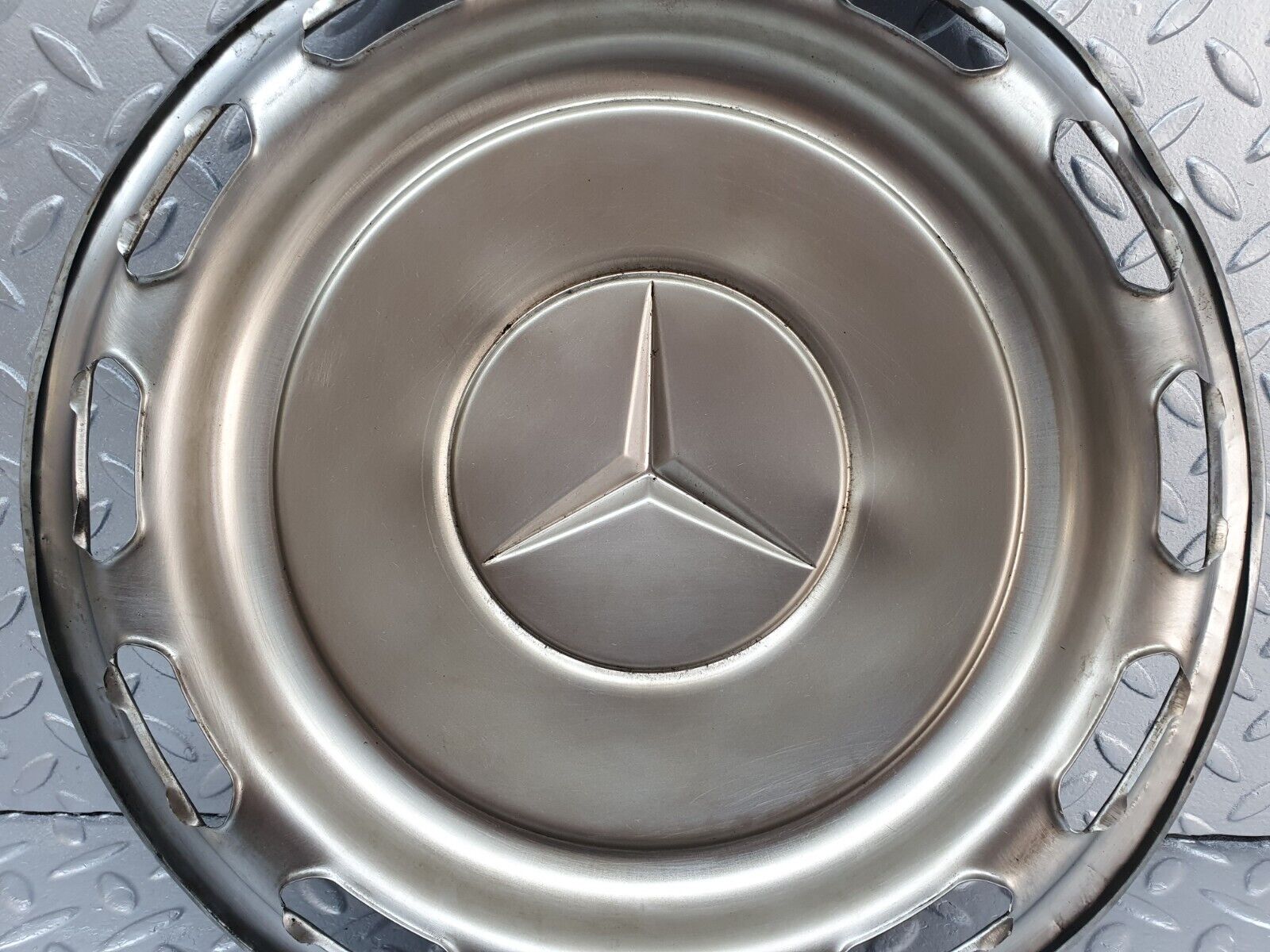 43230 Mercedes-Benz W108 280SE Wheel Hub Cap 14''