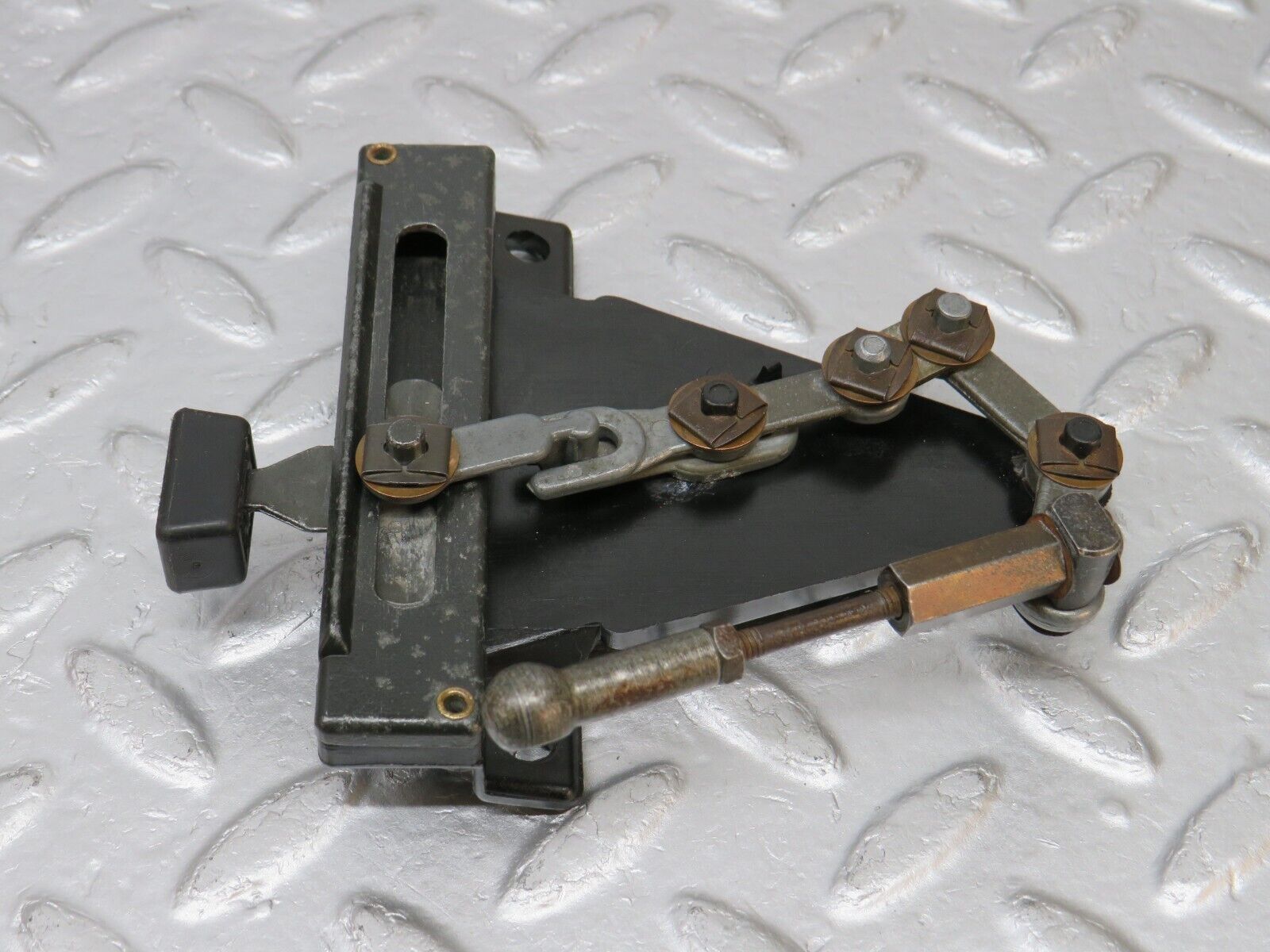 39834 Mercedes-Benz R107 350SL Air Vent Control Lever Centre