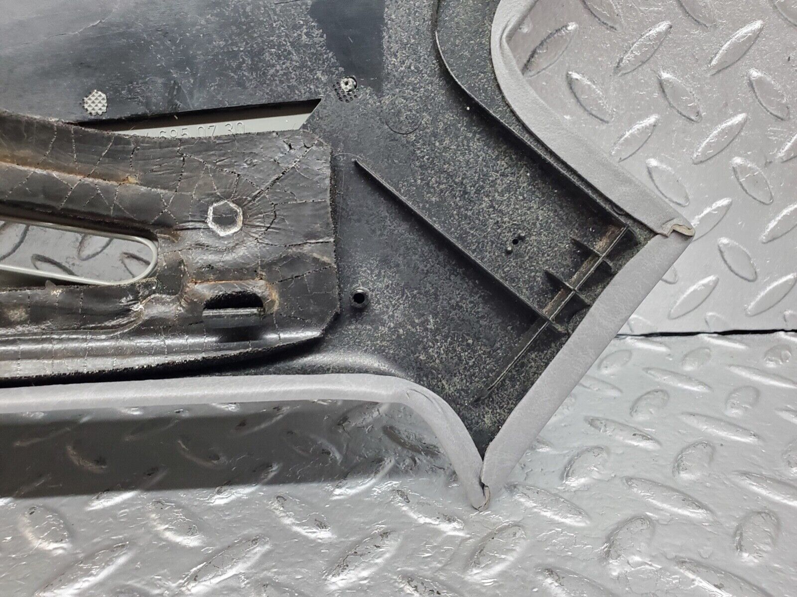 44638 Mercedes-Benz W124 220E C Pillar Cover Panel Left Side Grey 1246950730