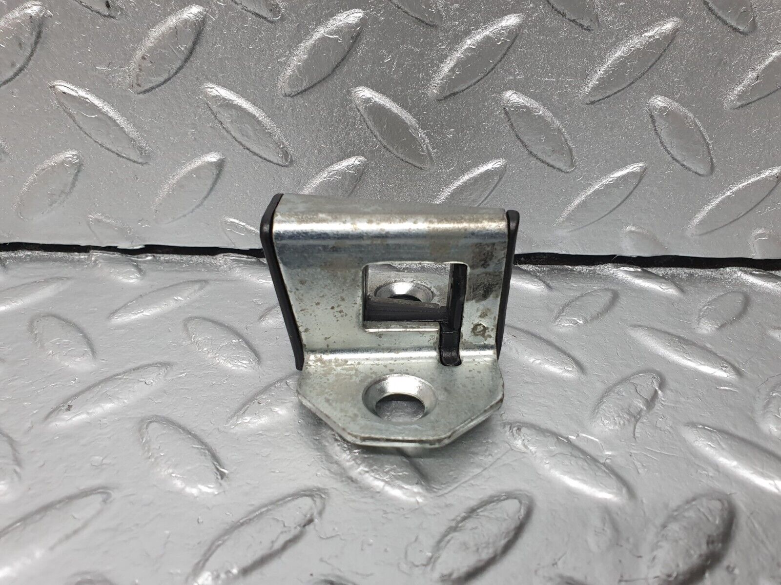 41952 Mercedes-Benz W202 C200 Door Lock Latch