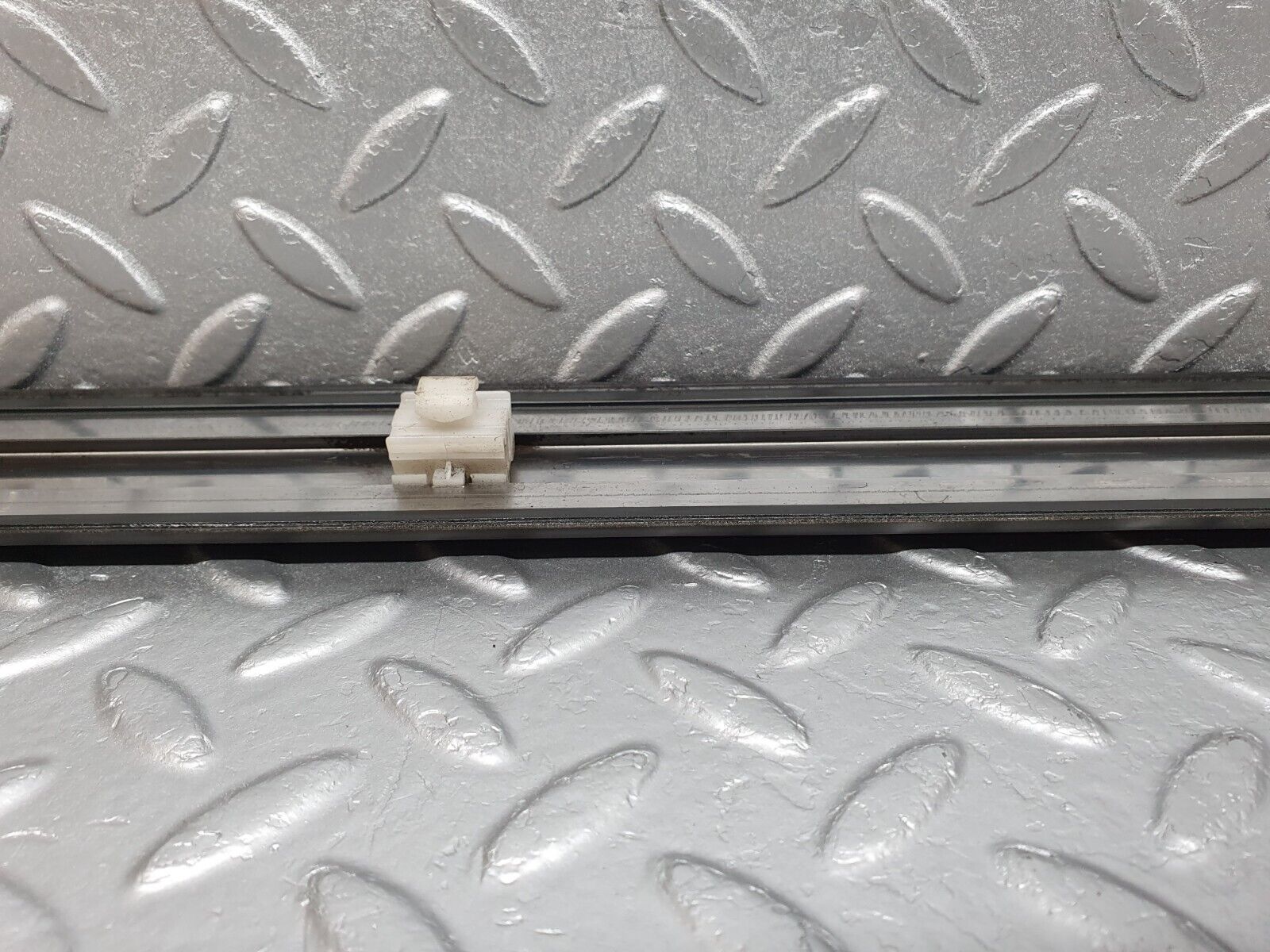 41683 Mercedes-Benz W124 200E Front Right Door Centre Moulding Trim