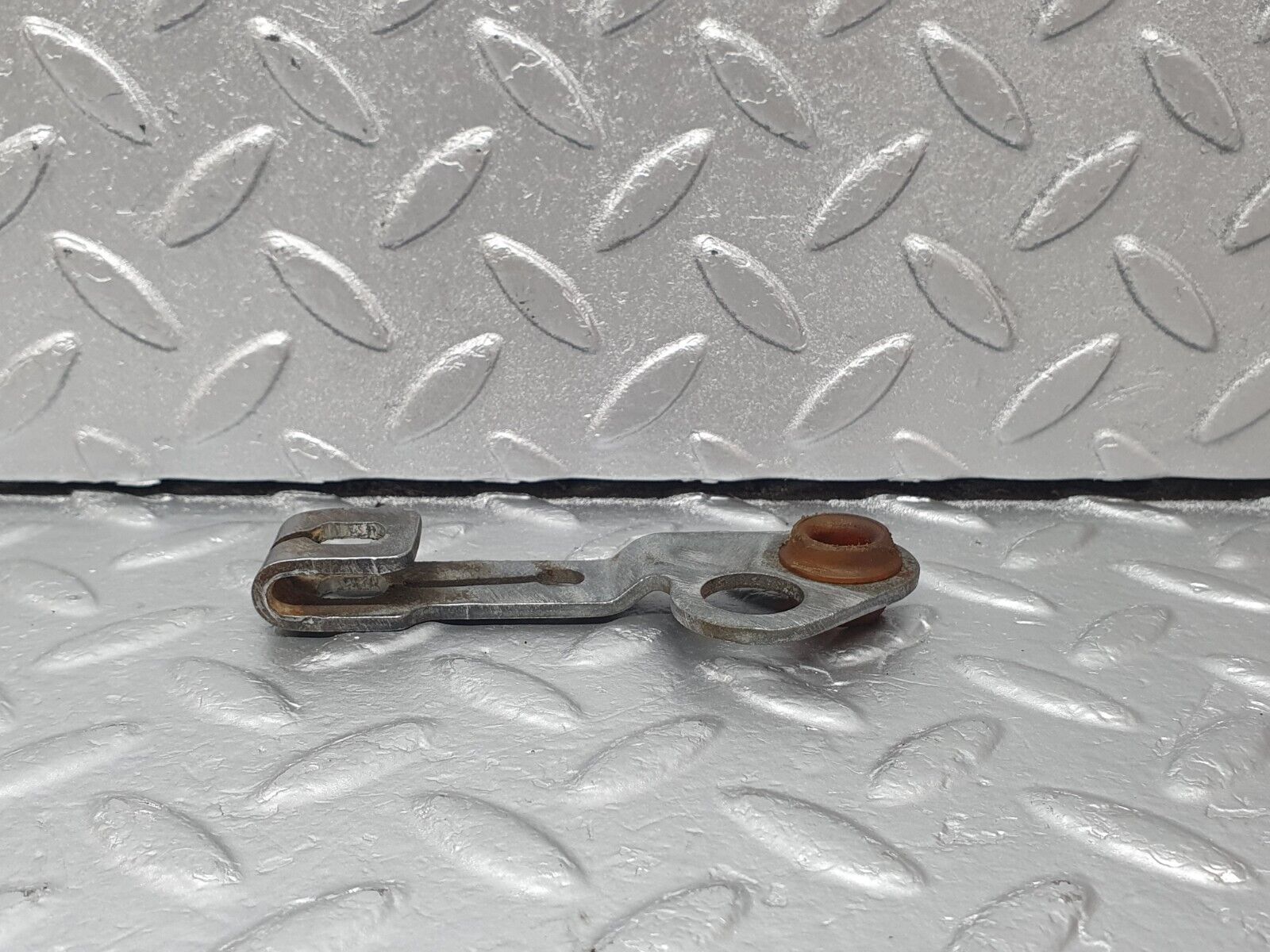 42640 Mercedes-Benz R129 320SL Coupe Automatic Gearbox Linkage Bracket