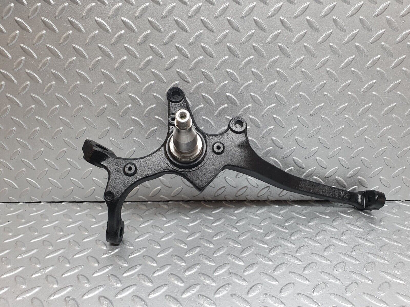 42028 Mercedes-Benz W202 C200 Front Left Steering Knuckle 2021401