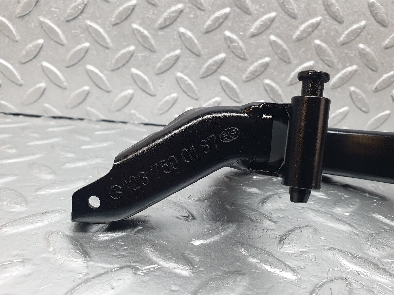 43938 Mercedes-Benz C123 230CE Coupe Trunk Lid Hinge Left Side 1237500187