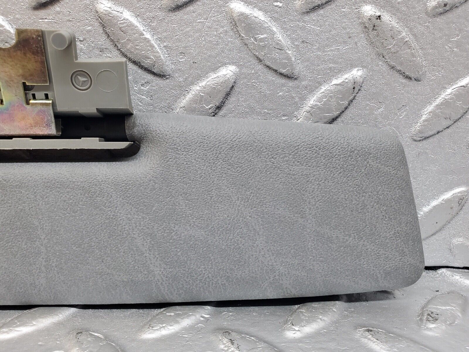 44625 Mercedes-Benz W124 220E Middle Sun Visor Grey