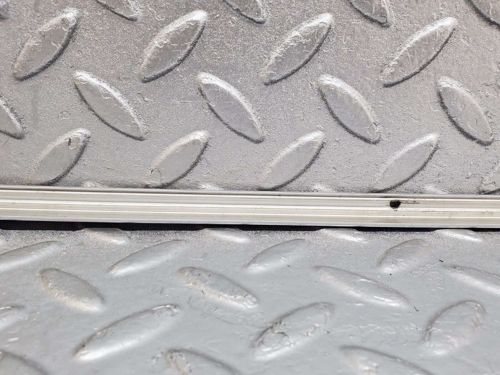 44544 Mercedes-Benz W123 280E Sunroof Chrome Trim