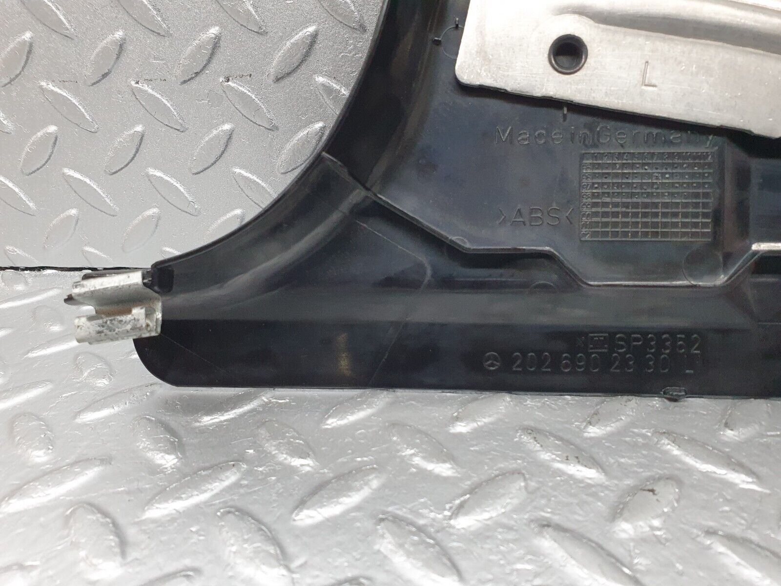 41780 Mercedes-Benz W202 C200 B Pillar Bottom Cover Left 2026902330