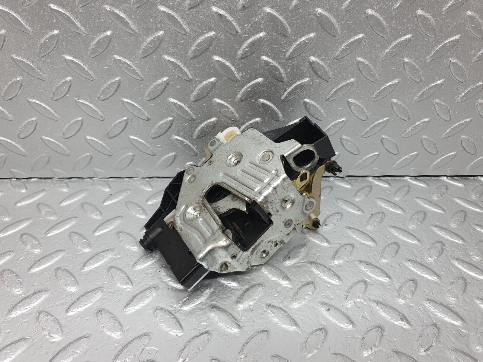 42220 Mercedes-Benz R129 320SL Coupe Left Door Lock Mechanism