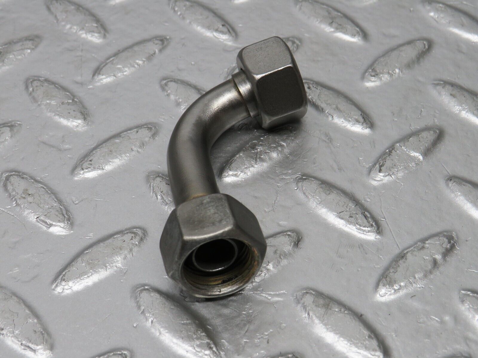 32966 Mercedes-Benz C107 R107 450 V8 Fuel Hose Pipe