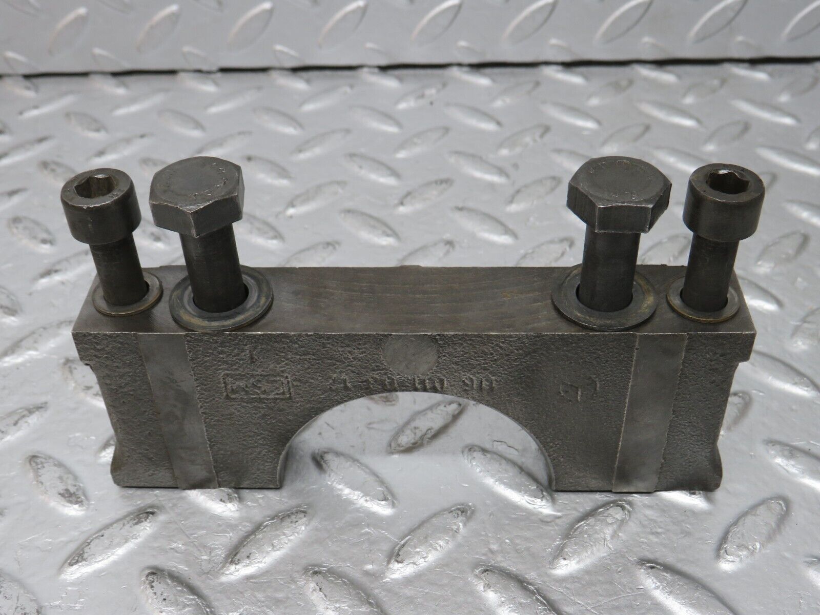 32866 Mercedes-Benz C107 R107 350 V8 Crankshaft Bearing Block 1160110312